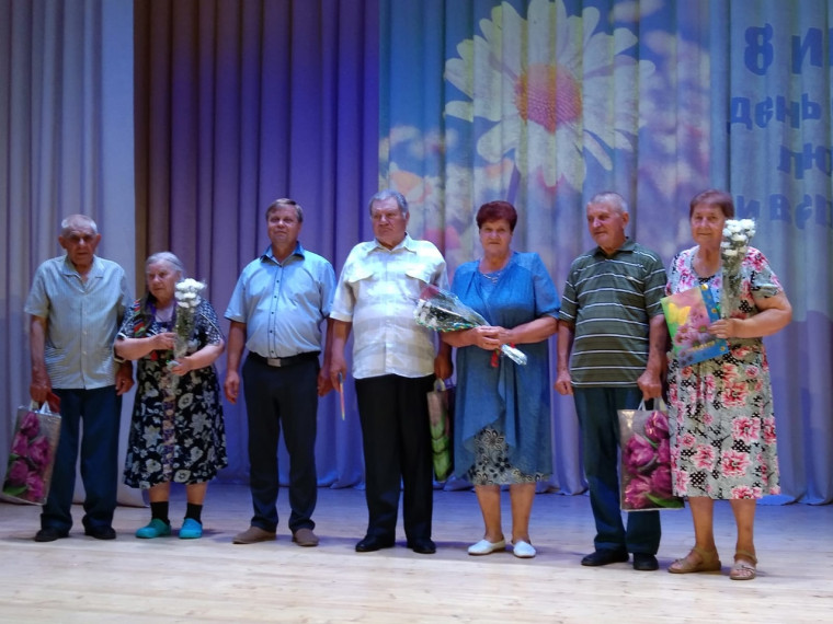 Праздник ко Дню семьи, любви и верности. Праздник ко Дню семьи, любви и верности.