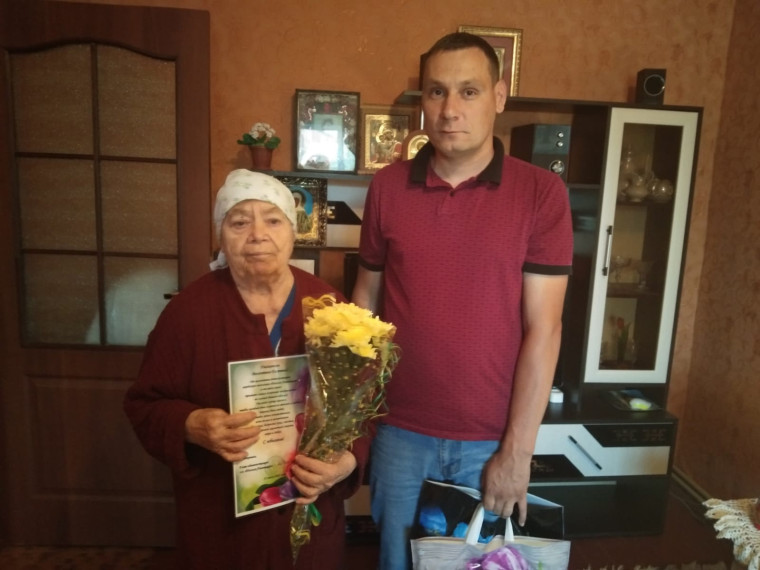 85-летний юбилей отметила жительница п. Пятницкое Валентина Егоровна Коломыцева.. 85-летний юбилей отметила жительница п. Пятницкое Валентина Егоровна Коломыцева..