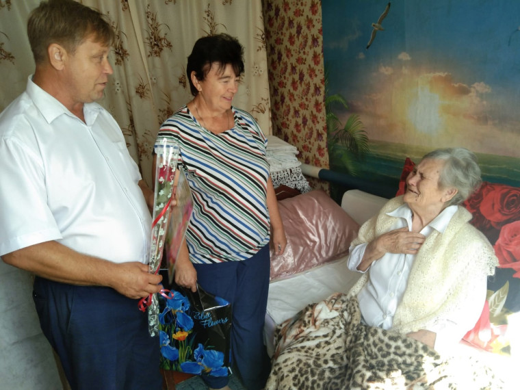 85-летний юбилей отметила жительница п. Пятницкое. 85-летний юбилей отметила жительница п. Пятницкое.