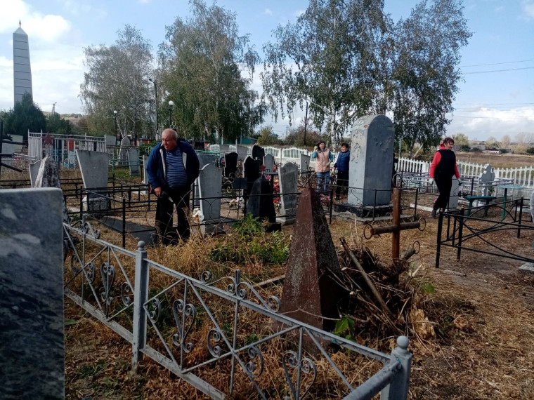 На территории городского поселения "Посёлок Пятницкое" состоялся субботник. На территории городского поселения "Посёлок Пятницкое" состоялся субботник.