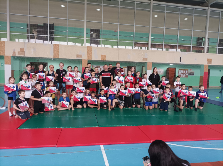 В Физкультурно-оздоровительном комплексе поселка Пятницкое прошел «Новогодний турнир по самбо и боевому самбо».. В Физкультурно-оздоровительном комплексе поселка Пятницкое прошел «Новогодний турнир по самбо и боевому самбо»..