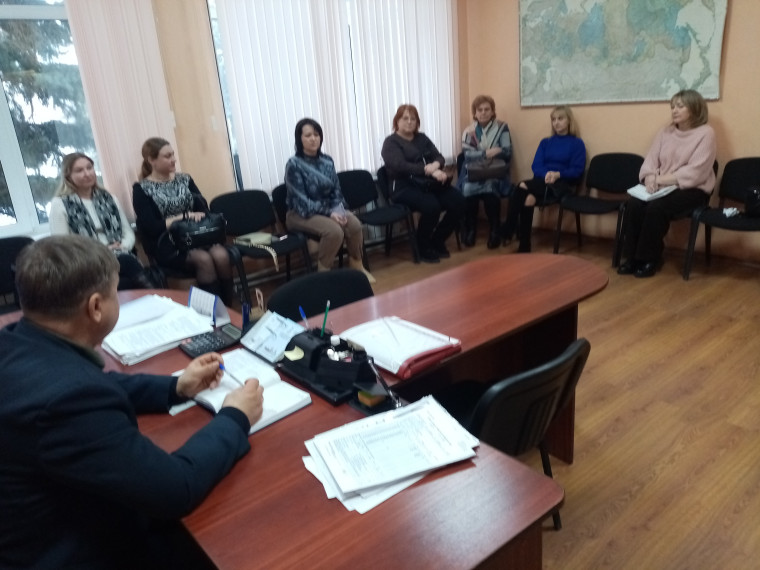 Сегодня глава администрации городского поселения «Поселок Пятницкое» провел расширенную планерку. Сегодня глава администрации городского поселения «Поселок Пятницкое» провел расширенную планерку.
