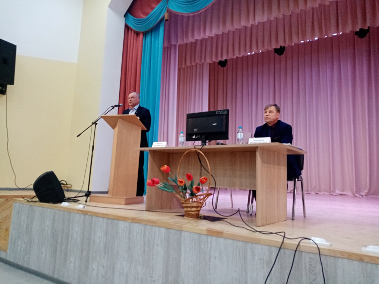 Глава администрации городского поселения «Посёлок Пятницкое» Е.П. Меньщиков представил отчет. Глава администрации городского поселения «Посёлок Пятницкое» Е.П. Меньщиков представил отчет.