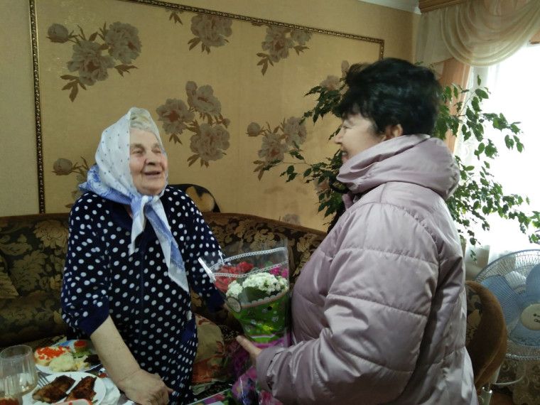 90-летний юбилей отметила жительница п. Пятницкое Мария Ивановна Бондаренко.. 90-летний юбилей отметила жительница п. Пятницкое Мария Ивановна Бондаренко..