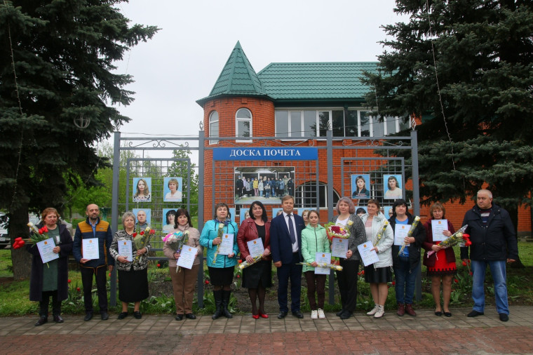 Торжественное открытие обновленной Доски Почета "Гордость родной Земли". Торжественное открытие обновленной Доски Почета "Гордость родной Земли".